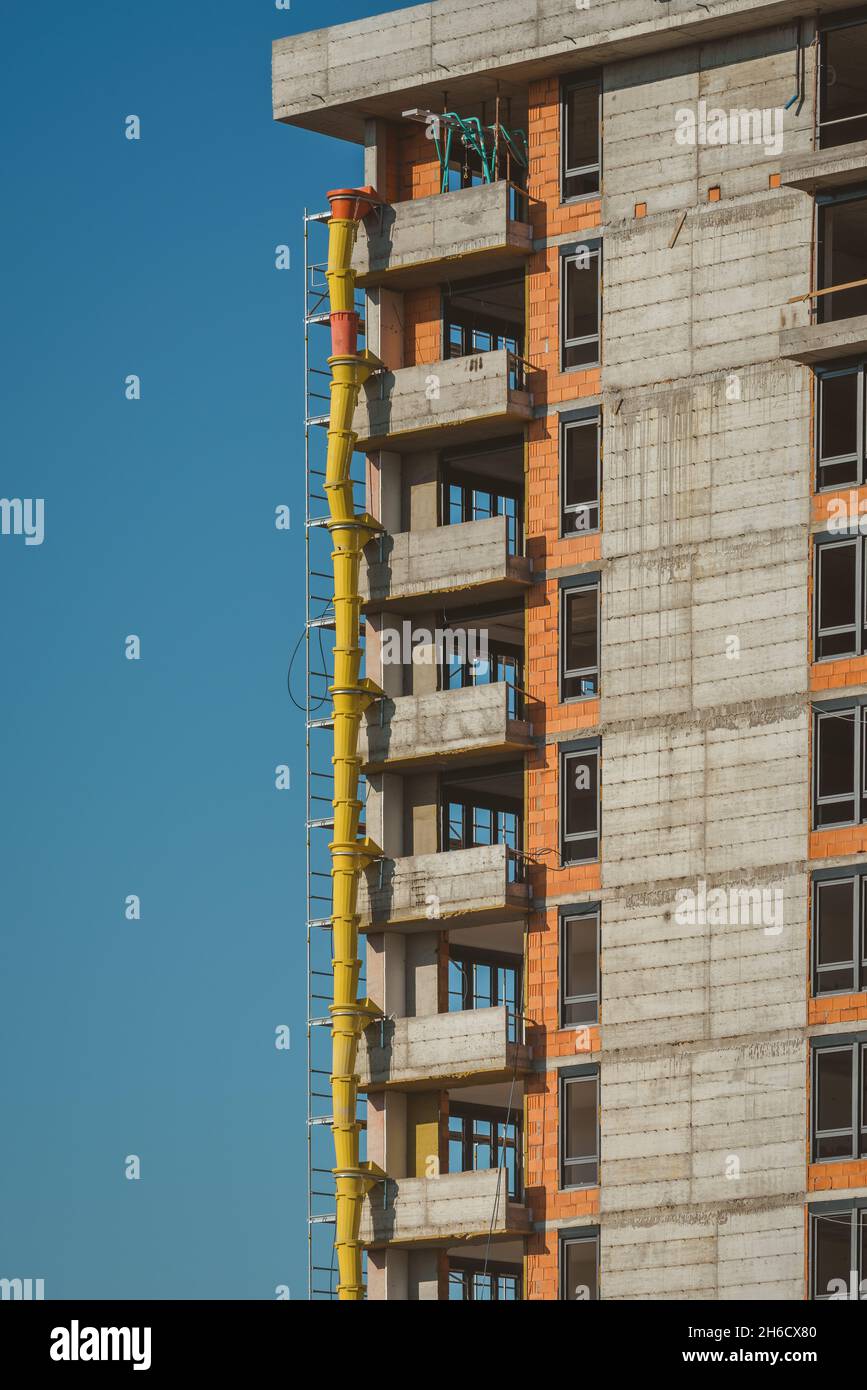 Gratte-ciel en construction avec ciel comme espace de copie Banque D'Images
