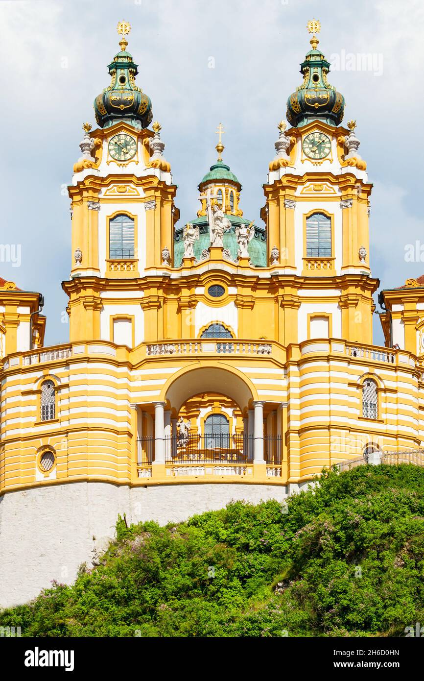 Abbaye de Melk ou monastère Stift Melk est une Abbaye Bénédictine de Melk, Autriche. Abbaye de Melk monastère situé sur un éperon rocheux dominant le Danube riv Banque D'Images