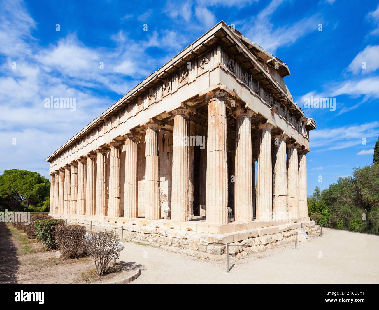 Le Temple d'Héphaïstos ou aussi Hephesteum Hephaisteion est un temple grec dorique, situé au nord-ouest de l'Agora d'Athènes Banque D'Images