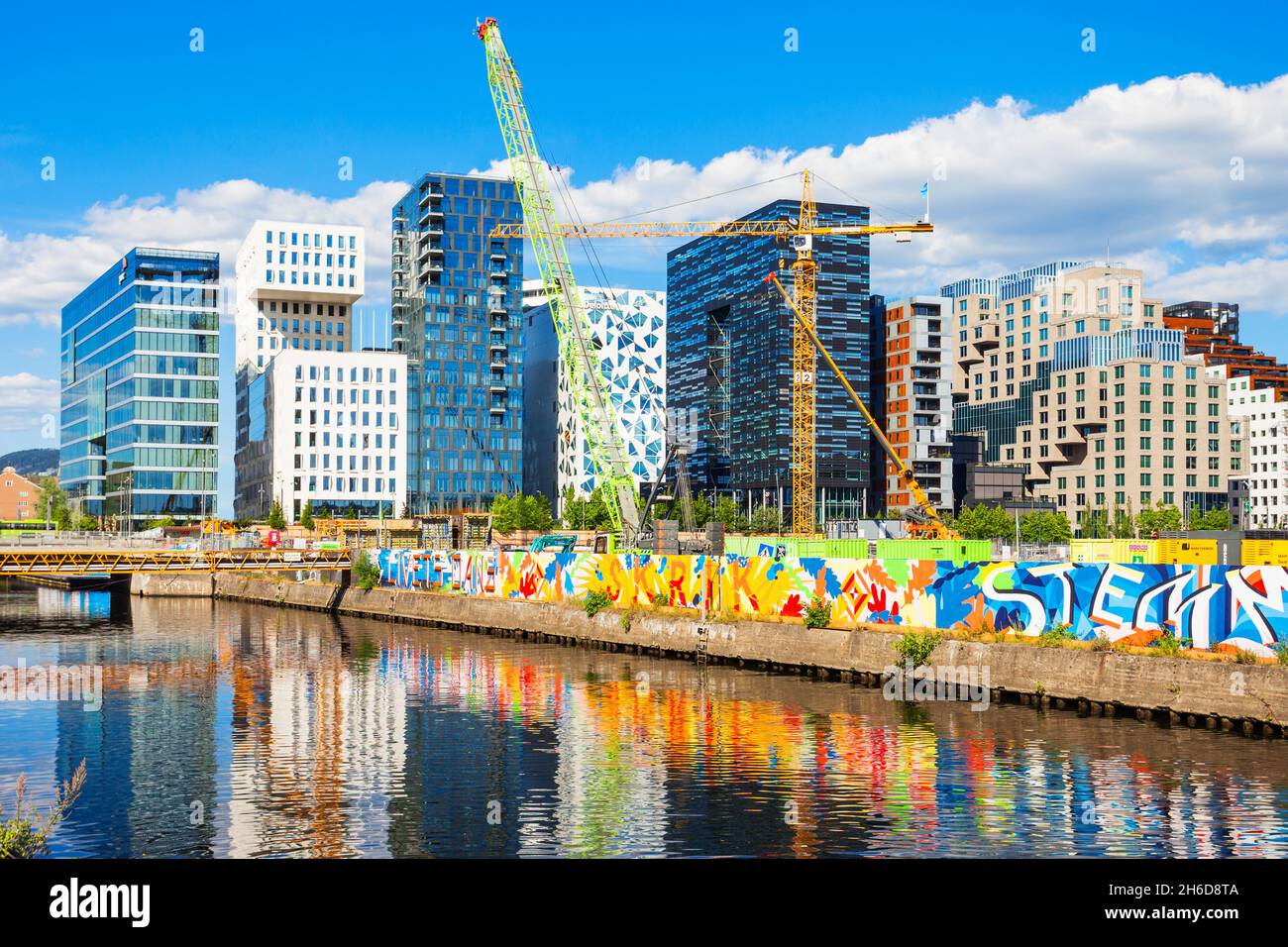 OSLO, Norvège - 20 juillet 2017 : Le projet de code à barres est une section de l'Bjorvika de quartes le Fjord City dans le centre d'Oslo, Norvège Banque D'Images