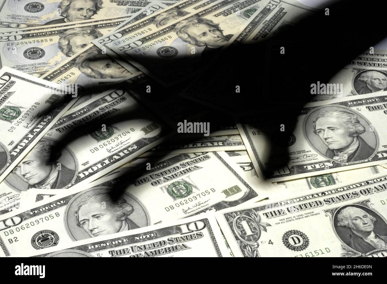 Main saisir des billets de dollars, ombrage, États-Unis Banque D'Images