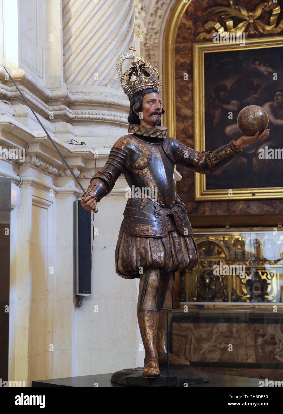 Sculpture de Saint Ferdinand (1671) par le sculpteur Pedro Roldán (1624-1699) la sacristie principale de la cathédrale de Séville.Roldán était un sculpteur baroque de Séville. Banque D'Images