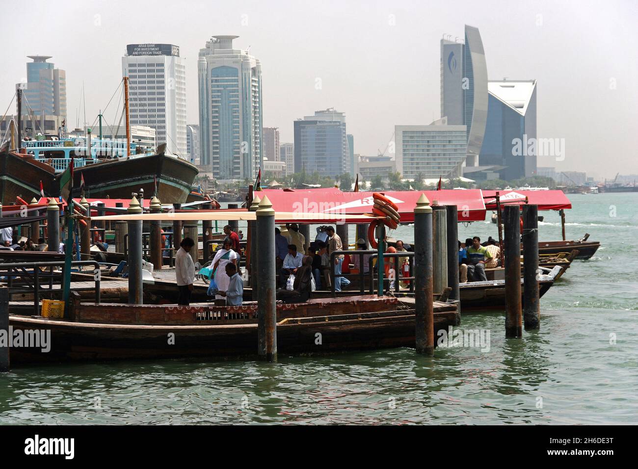 Dubai Creek dans la ville, Banque nationale de Dubaï et Chambre de commerce en arrière-plan, Émirats arabes Unis, Dubaï Banque D'Images