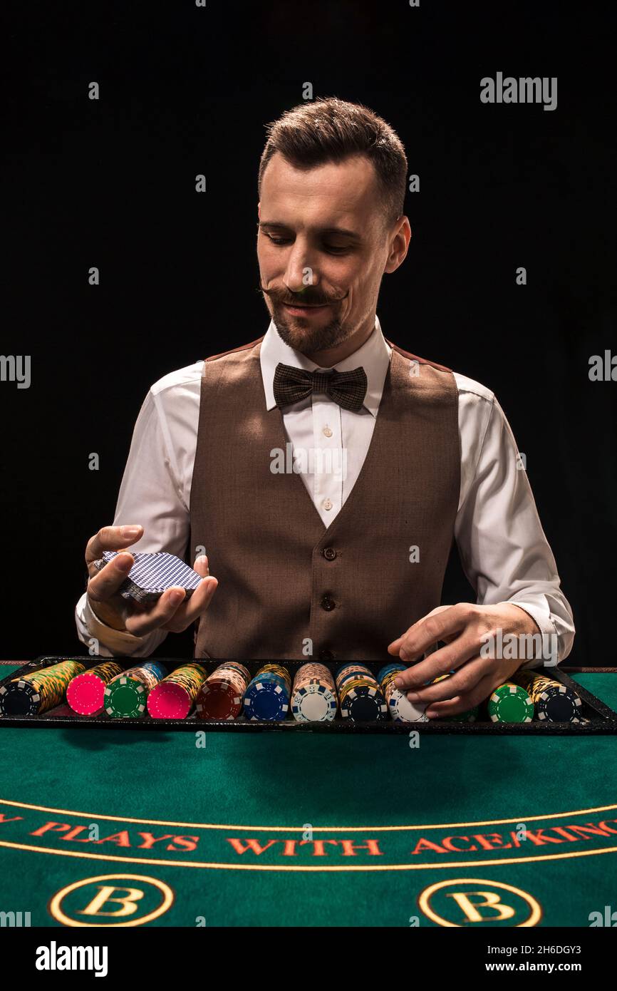 Festnight Table Poker 10 Joueurs – 208 X 107 X 81 Cm, Feutre Vert, Croupier, 9 Porte-gobelets, 500 Jetons