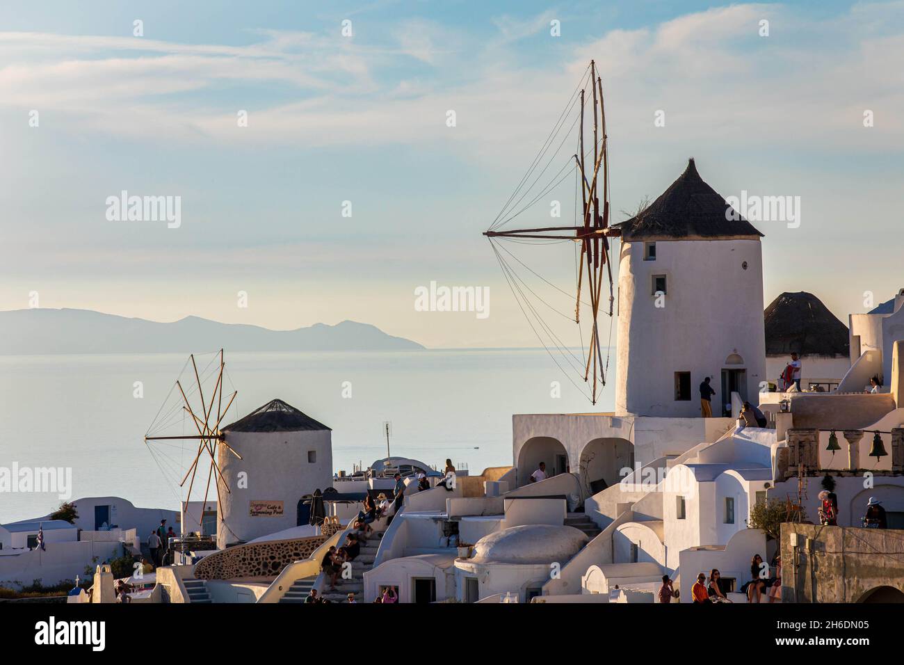 Grèce, archipel des Cyclades, île de Santorin dans la mer Égée.Accroché ...