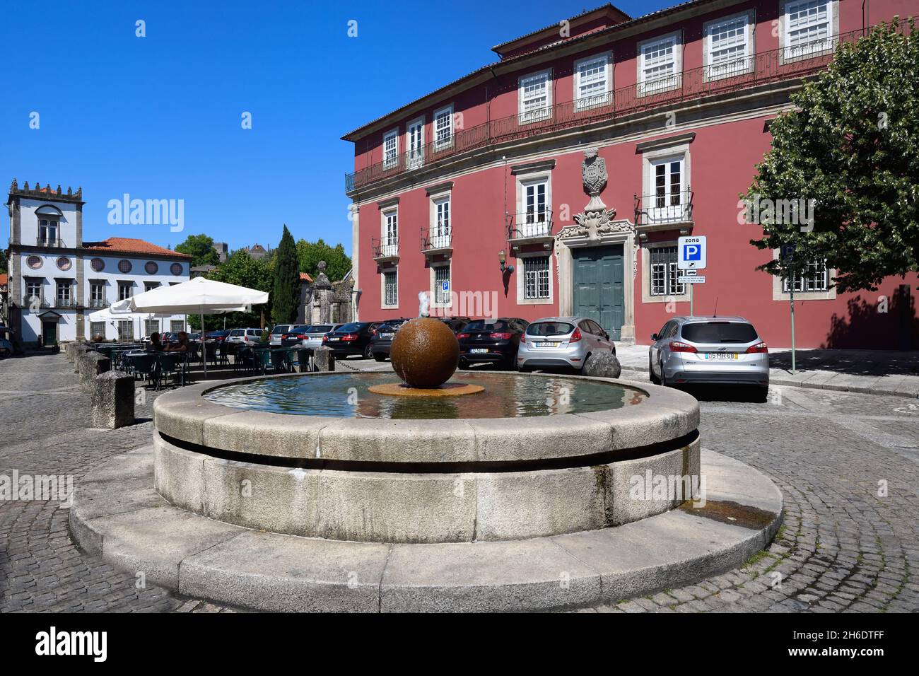 Place Largo da Misericordia, Guimaraes, Minho, Portugal Banque D'Images