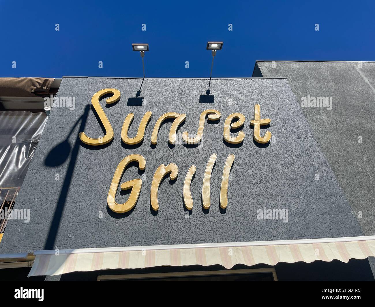 Los Angeles, CA, États-Unis - 14 novembre 2021 : extérieur du Sunset Grill sur Sunset Boulevard à Los Angeles, Californie. Banque D'Images