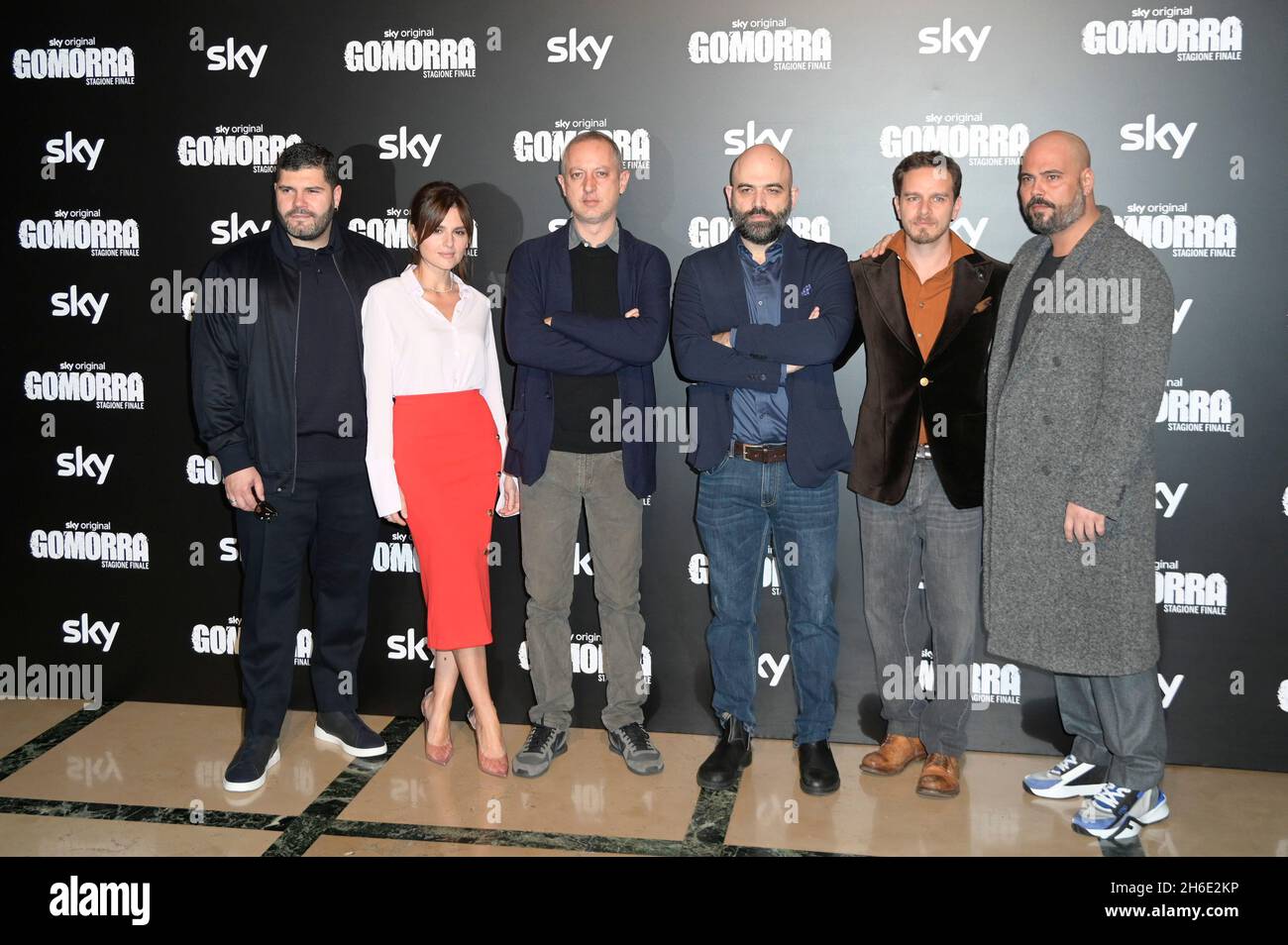Rome, Italie.15 novembre 2021.(De gauche à droite) Salvatore Esposito, Ivana Lotito, Claudio Cupellini réalisateur, Roberto Savano, ArturoMuselli et Marco d'Amore assistent à la séance photo de la série télévisée Gomorra stagione finale au théâtre de Brancaccio.(Photo de Mario Cartelli/SOPA Images/Sipa USA) crédit: SIPA USA/Alay Live News Banque D'Images