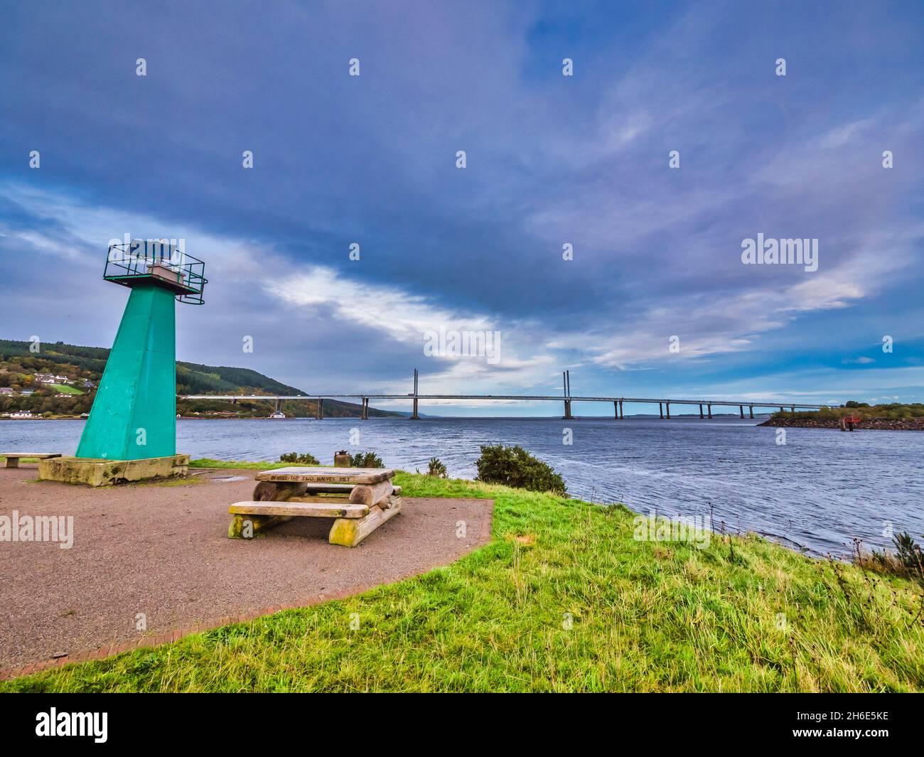L'image est celle du pont suspendu de Kessock au-dessus de l'estuaire de la rivière Ness à Carnac point à Inverness, dans le nord de l'Écosse Banque D'Images