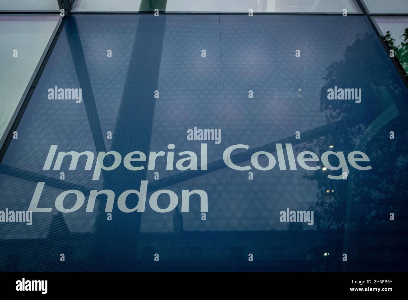 Londres- novembre 2021 : Imperial College London, un panneau extérieur de renommée université britannique sur le campus de South Kensington Banque D'Images