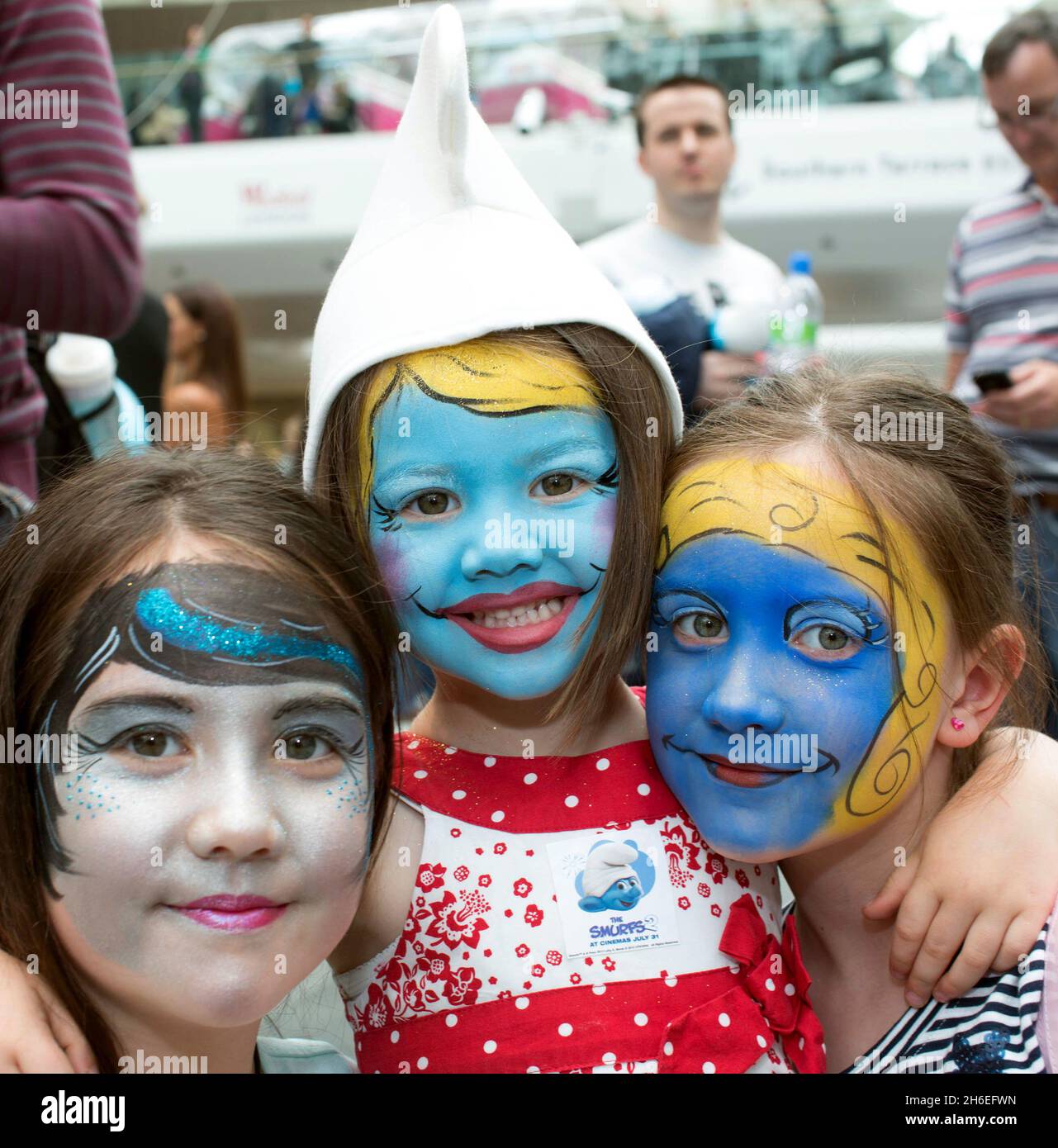 Les gens célèbrent la sortie de la Smurfs 2 et de la Journée mondiale des Smurf au centre commercial Westfield de Londres. Banque D'Images