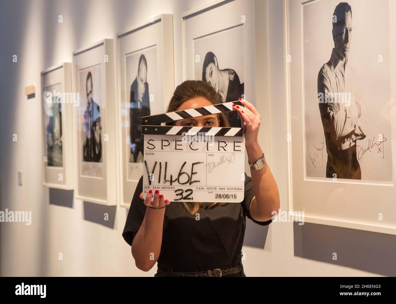 CHRISTIES AUCTIONEERS PRÉSENTE 24 LOTS DE SOUVENIRS DE JAMES BOND AVANT LEUR VENTE AUX ENCHÈRES LE 16 FÉVRIER CÉLÉBRANT LE 24E FILM BOND Banque D'Images