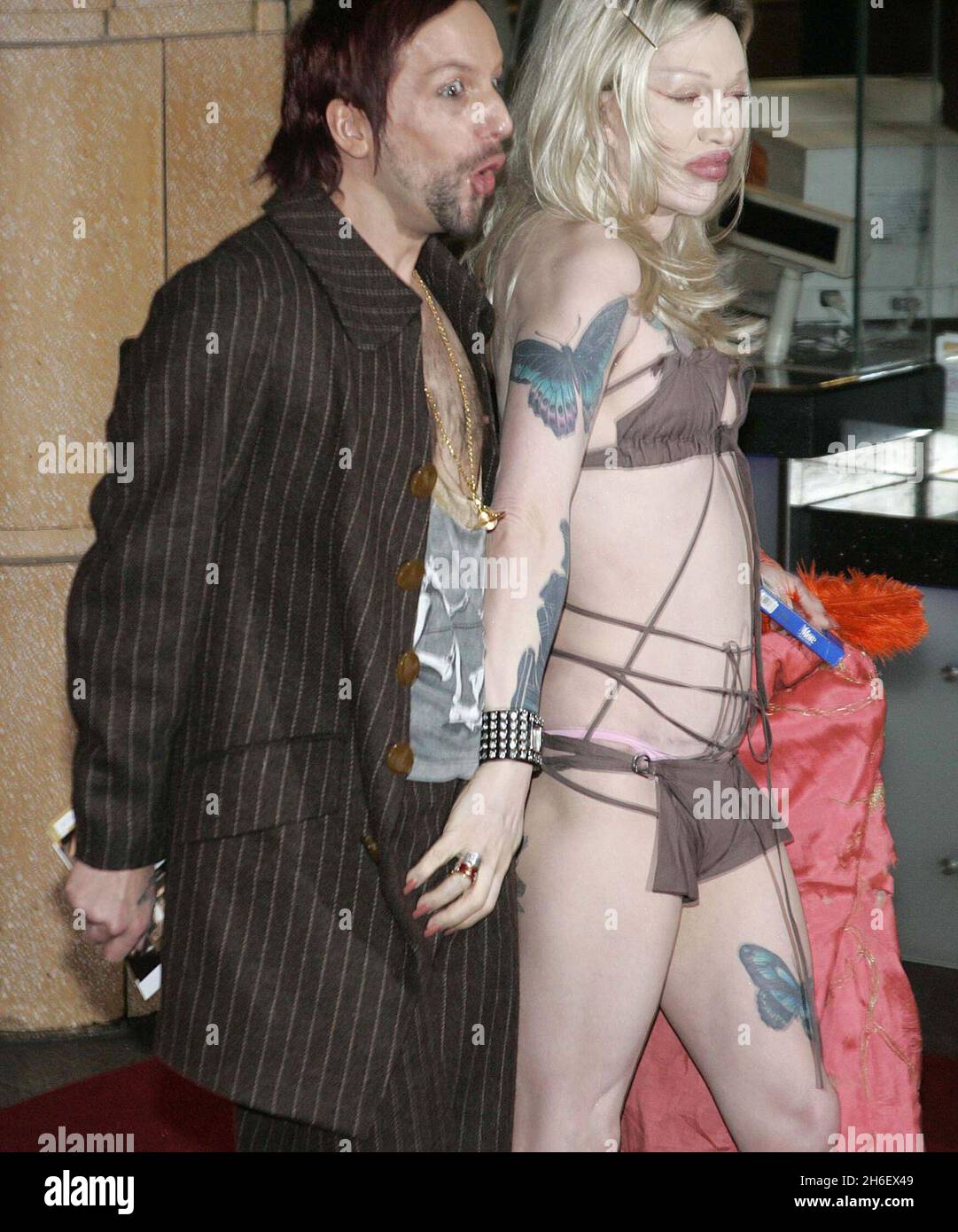 Pete Burns et petit ami assistent à la première mondiale du film pour Basic instinct II: La toxicomanie à risque à vue Leicester Square, Londres.Jeff Moore/allactiondigital.com Banque D'Images