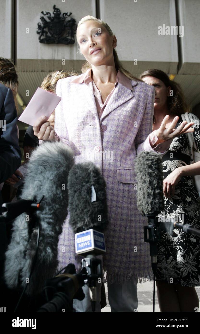 Caprice Bourret photographié au tribunal de Highbury à Londres aujourd'hui où elle a été interdite de conduite pendant un an après avoir admis être ivre au volant.Le modèle américain a été condamné à une interdiction de 12 mois et à une amende de 1,000 £. Banque D'Images