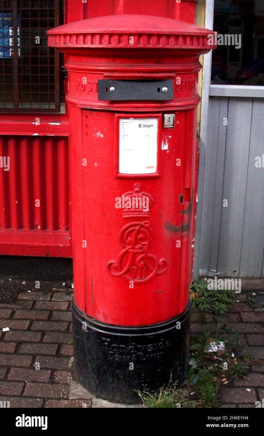 Une boîte postale fermée.Date de la photo: Mercredi 18 octobre 2006.Une pétition de quatre millions de noms réclamant la protection des bureaux de poste sera livrée aujourd'hui au 10 Downing Street. Banque D'Images