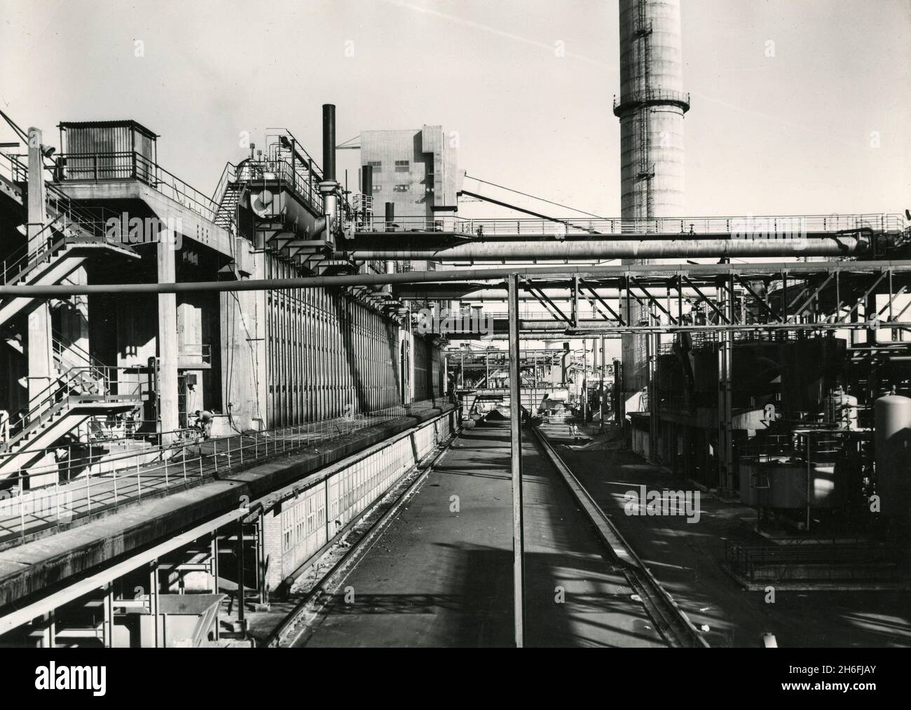 L'usine de cokéfaction de la société sidérurgique italienne Italsider, Taranto Italie 1967 Banque D'Images