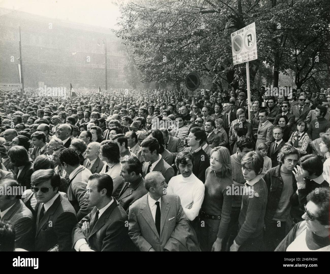 Foule au rassemblement politique Giorgio Almirante, Milan, Italie 1971 Banque D'Images