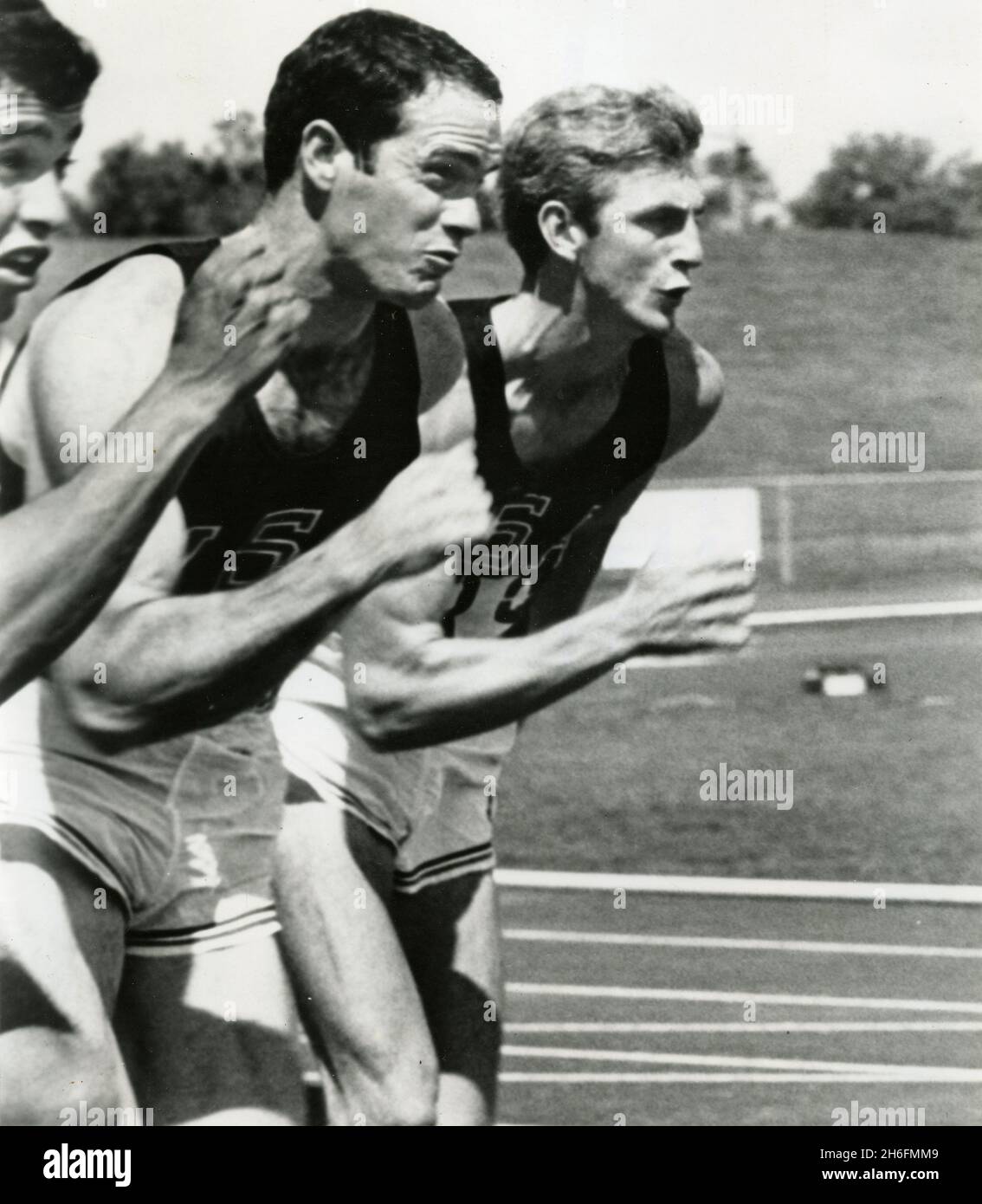 Bill Toomey Running, athlète américain sur piste et terrain (au centre), USA 1967 Banque D'Images