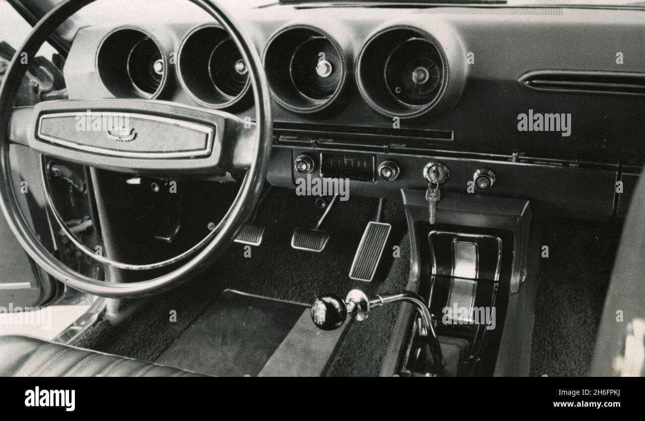 Intérieur de la berline Ford quatre portes Torino modèle voiture, USA 1967 Banque D'Images
