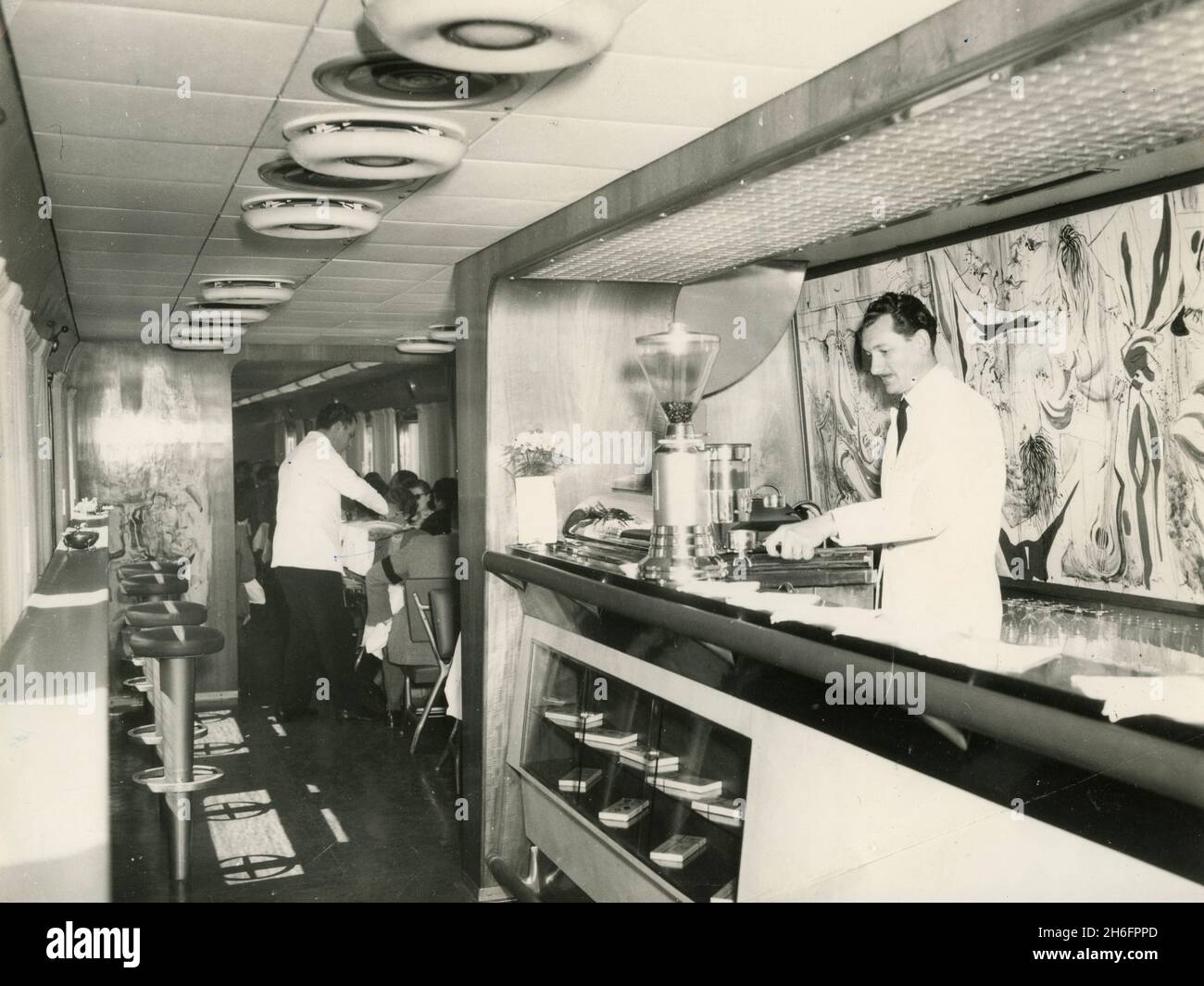 Le bar et restaurant car sur le train de Ferrovie dello Stato, Italie 1953 Banque D'Images
