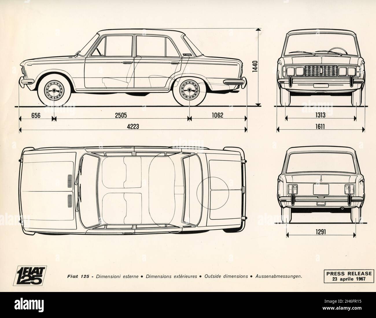 Dessin des dimensions extérieures de la berline FIAT 125 quatre portes, Italie 1967 Banque D'Images