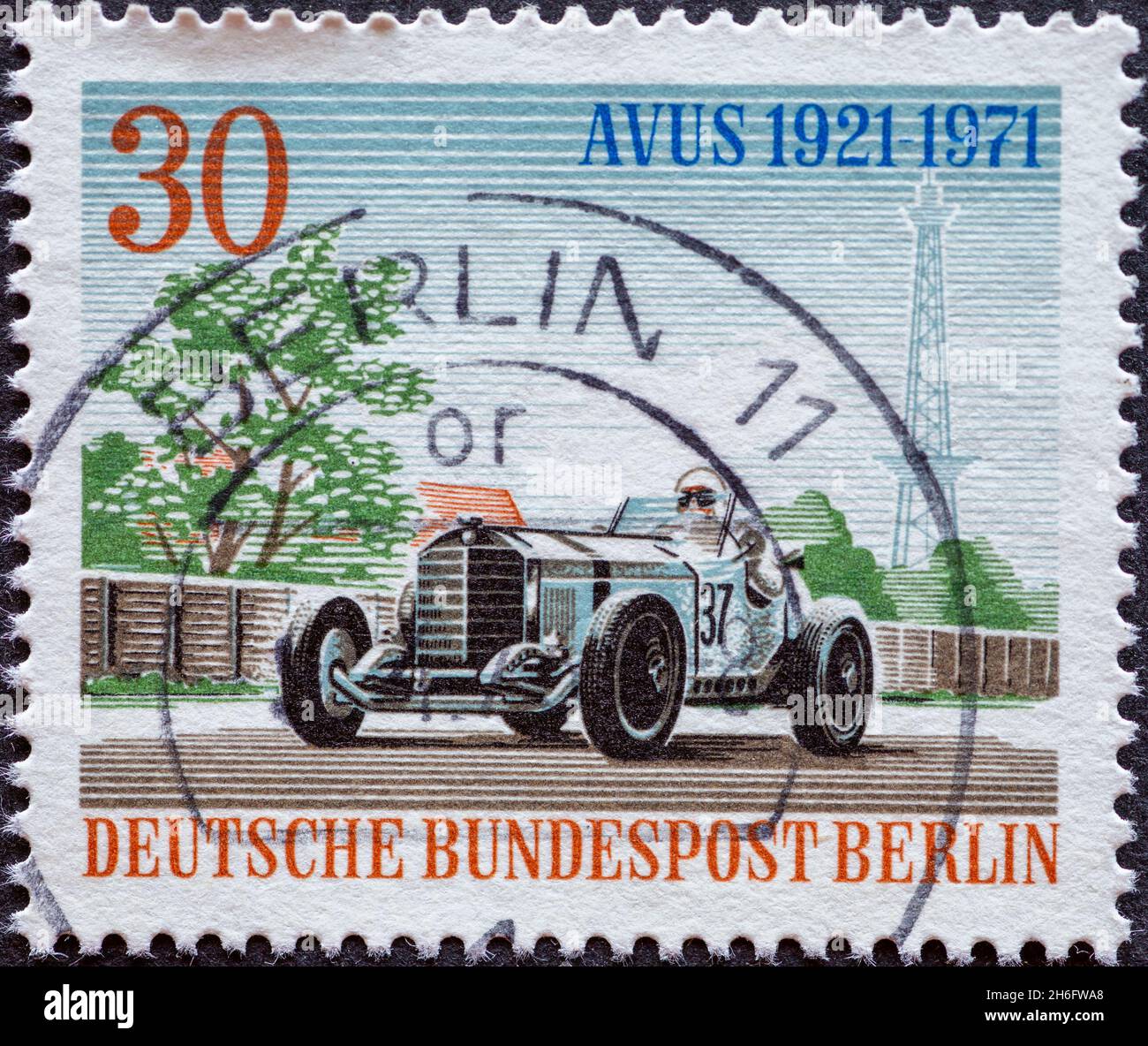 ALLEMAGNE, Berlin - VERS 1971 un timbre-poste de l'Allemagne, Berlin montrant la voiture de course pour le 50ème anniversaire de la course d'Avus: Mercedes Benz Silberpf Banque D'Images
