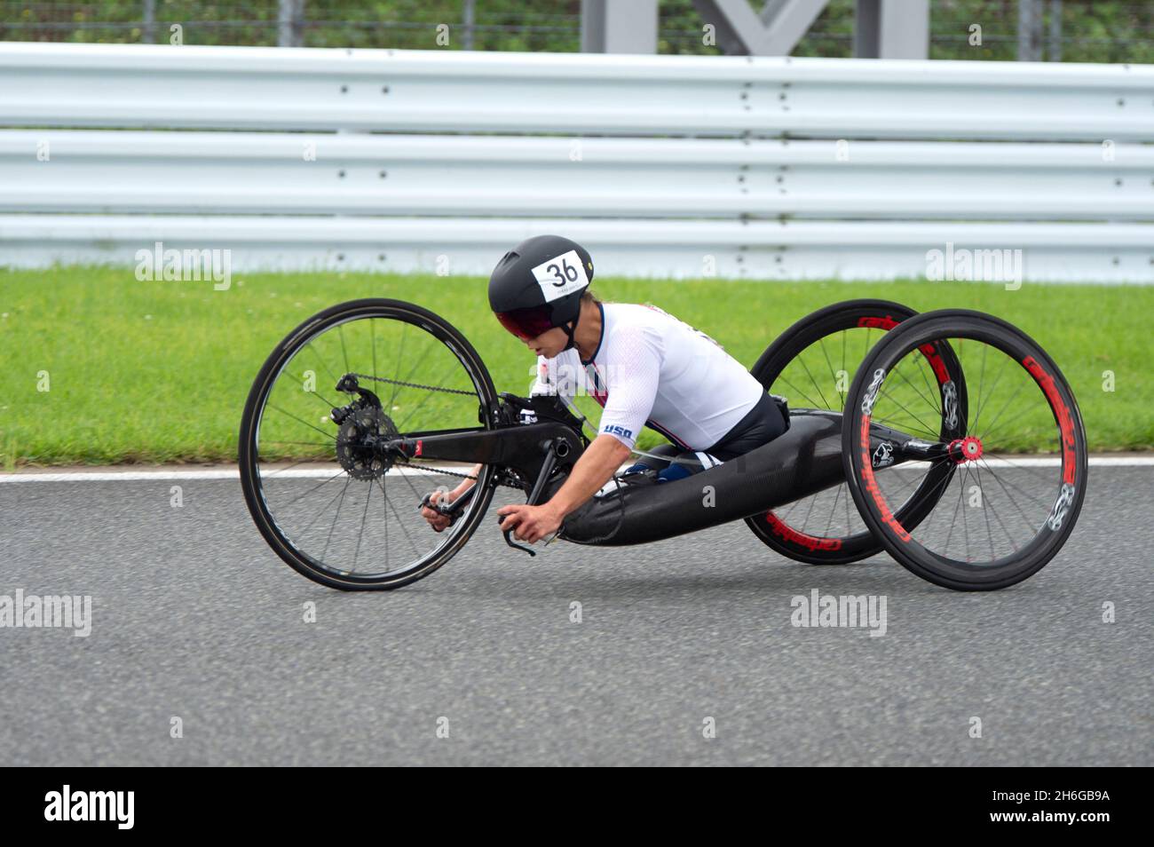 Oksana Masters lors de la course féminine de paracyclisme H5.Les maîtres remporteraient la médaille d'or pour Team USA Banque D'Images