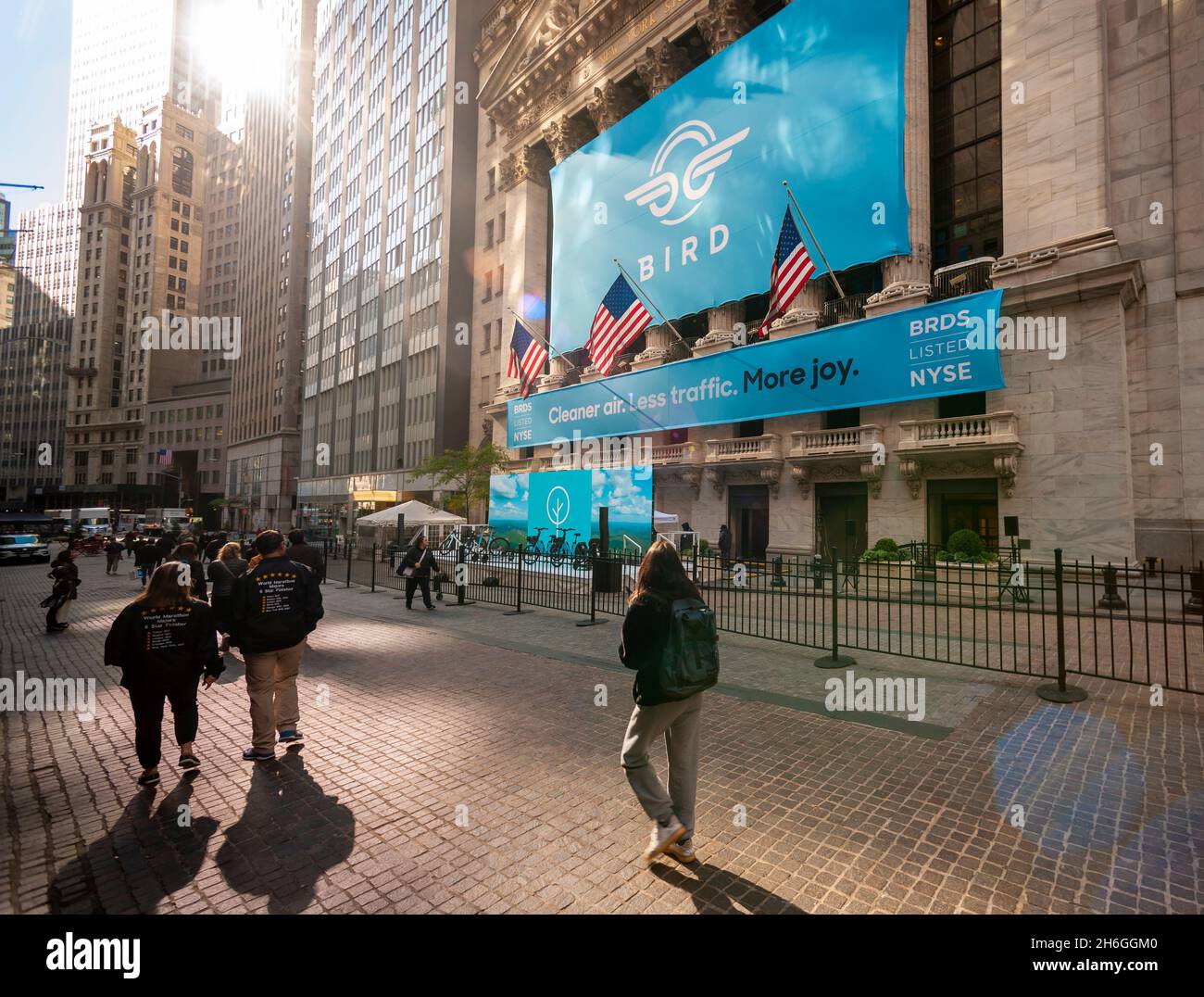 La Bourse de New York est décorée le vendredi 5 novembre 2021 pour l'offre publique initiale de Bird Rides Inc., une société de micro-mobilité.La société est cotée via un contrat SPAC avec Switchback II Corp. (© Richard B. Levine) Banque D'Images