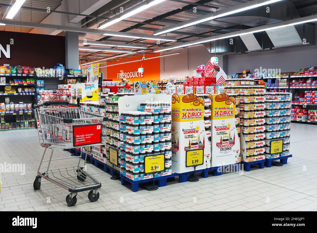 Intérieur d'un Hypermarché Kaufland Banque D'Images