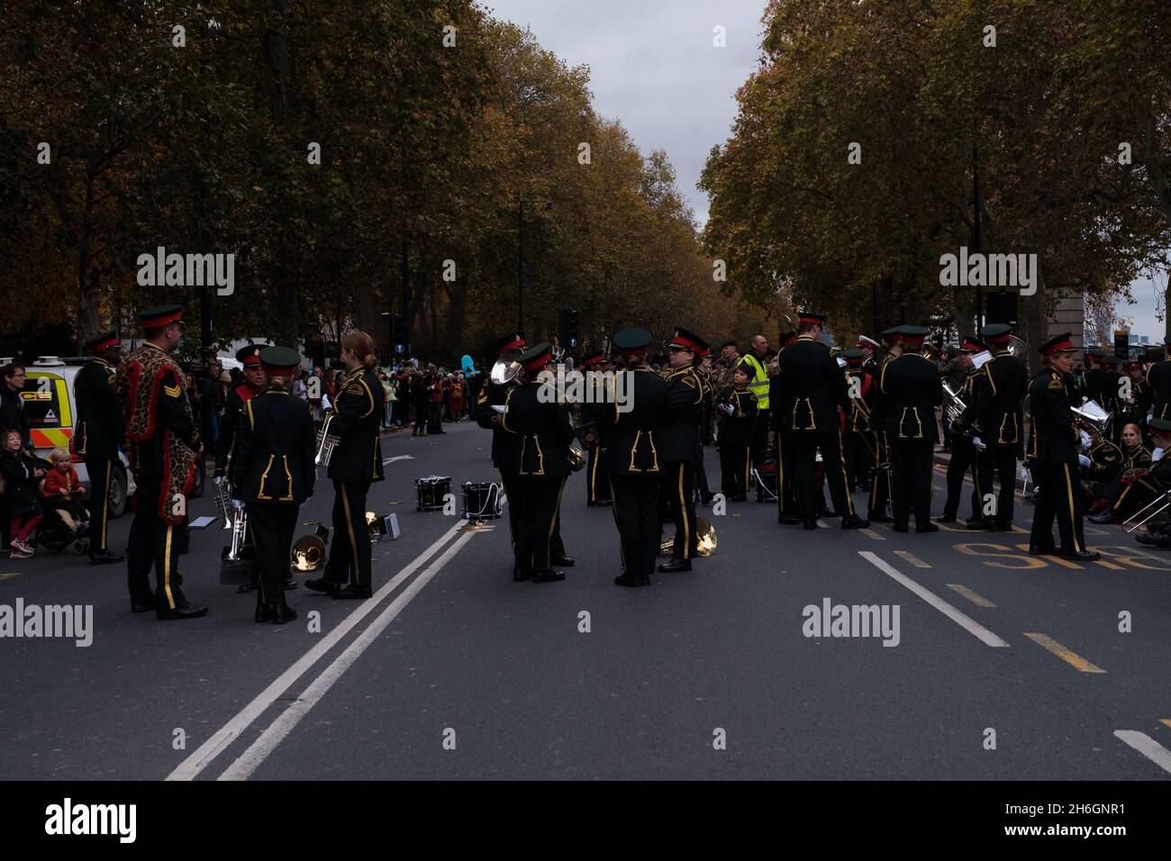 Tout comme la COP26 termine une majorité de XR et isole la Grande-Bretagne de retour à Londres pour perturber le Lord Mayor Show avec leur propre petite parade dans le di Banque D'Images