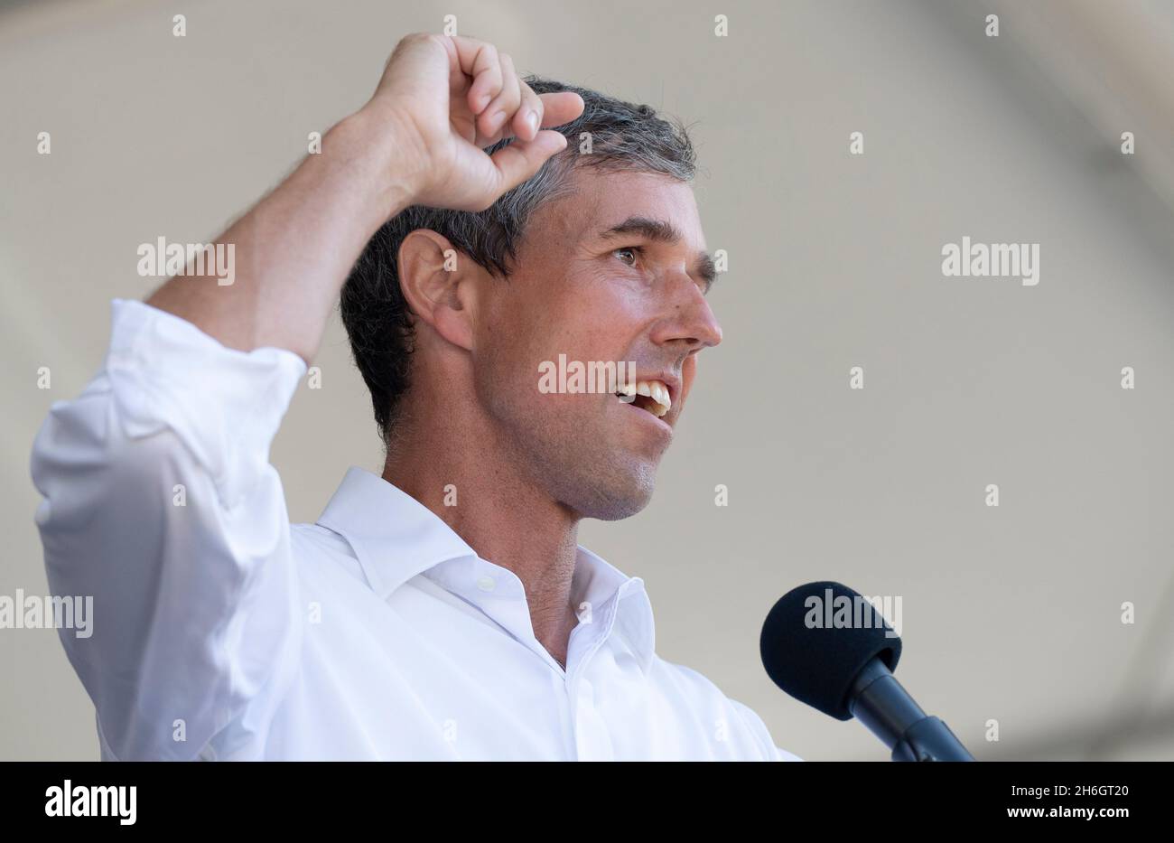 Le 15 novembre 2021, l'ancien congressiste texan Beto O'Rourke a annoncé lundi qu'il se présentait au poste de gouverneur.PHOTO DU DOSSIER: 31 juillet 2021, Austin, Texas, États-Unis: L'ancien congressiste BETO O'ROURKE parle alors que les défenseurs des droits de vote terminent une marche de quatre jours, 30 miles au Texas Capitol samedi où des dizaines d'orateurs se sont ralliés aux efforts républicains pour modifier les procédures de vote à l'échelle nationale et au Texas.Environ 3,000 personnes ont été traitées à une chanson de 3 par le légendaire Texan Willie Nelson.(Image de crédit : © Bob Daemmrich/ZUMA Press Wire) Banque D'Images