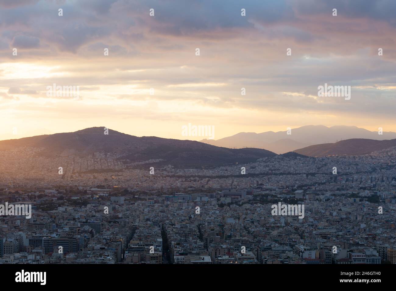 Soir sur Athènes à partir de la colline du Lycabette, Grèce. Banque D'Images