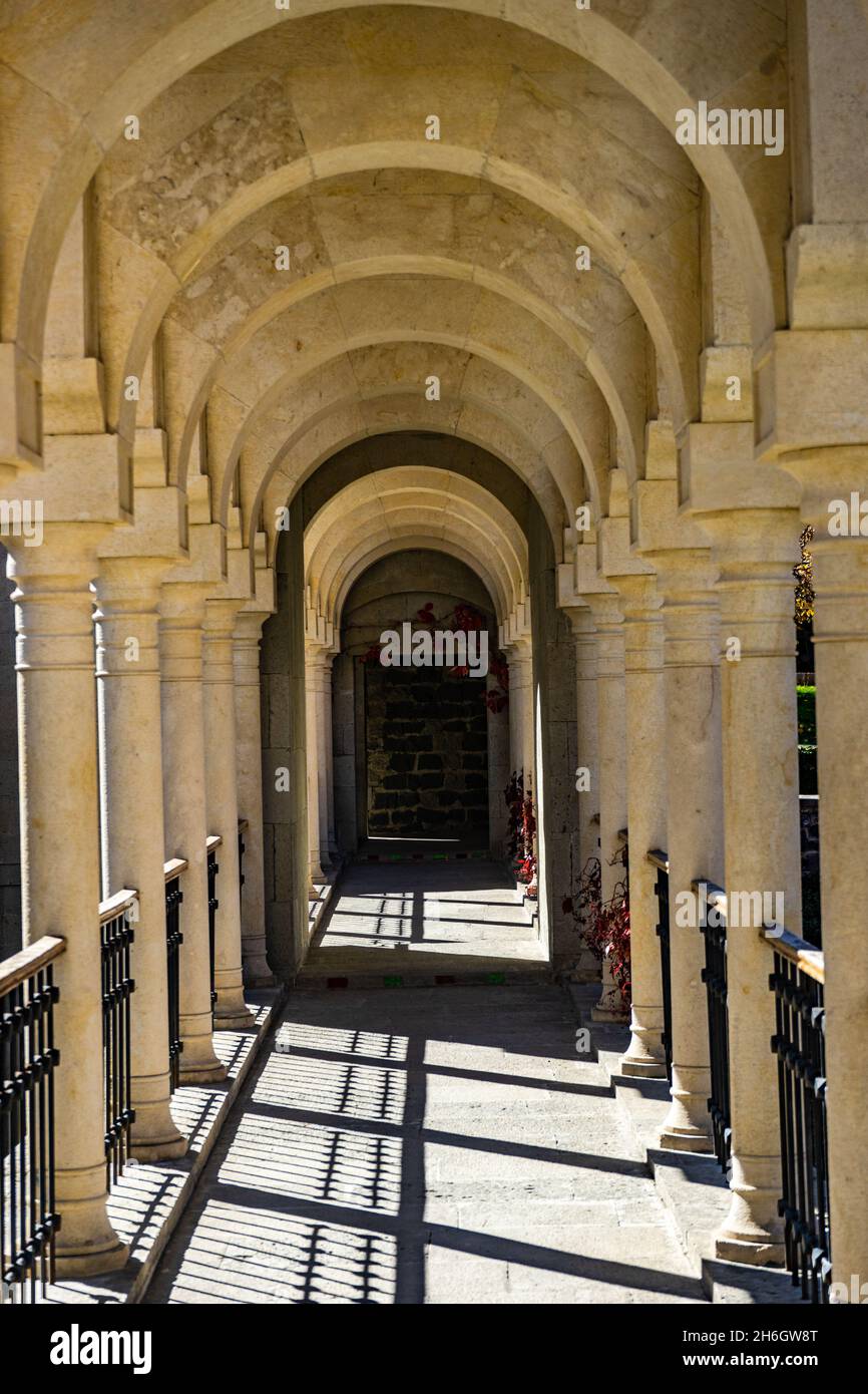 Architecture de cour intérieure du château médiéval de la ville d'Akhaltsikhe, connue sous le nom de Rabati Banque D'Images