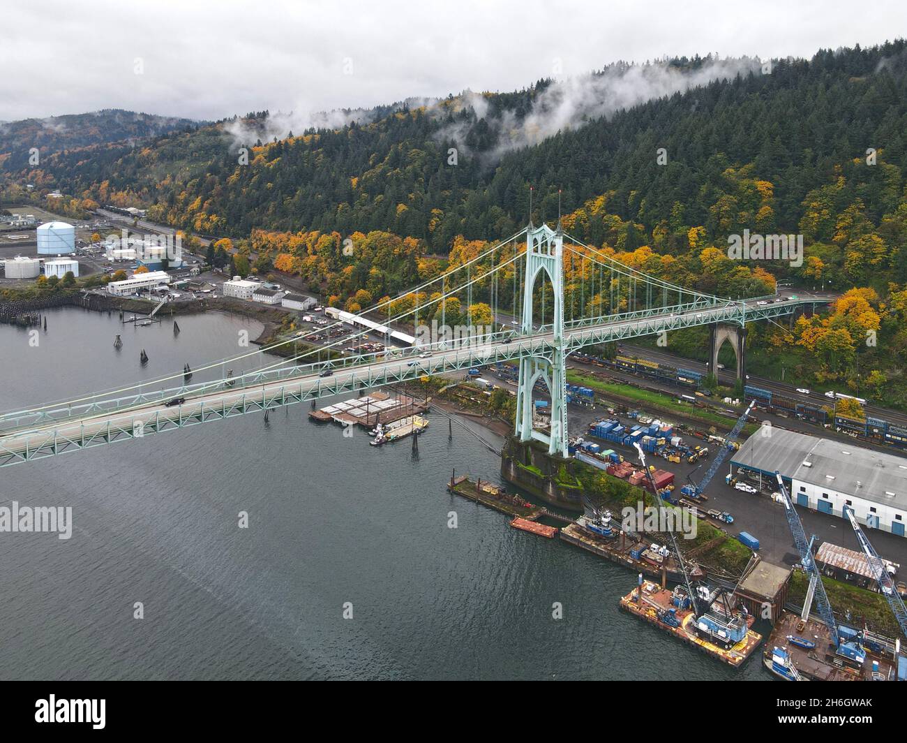 Pont St Johns et Foret Park à Portland, OREGON Banque D'Images