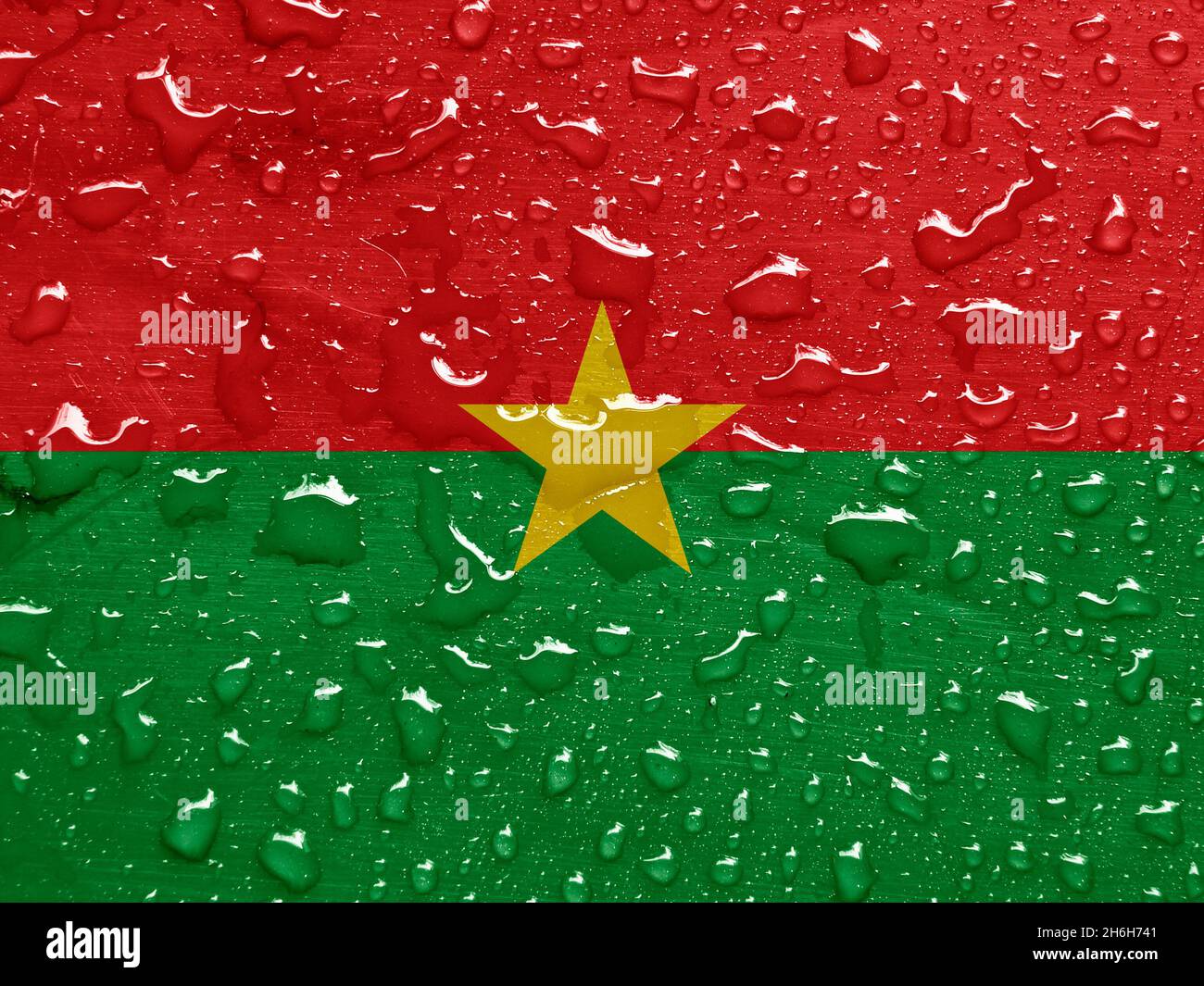Drapeau du Burkina Faso avec gouttes de pluie Banque D'Images