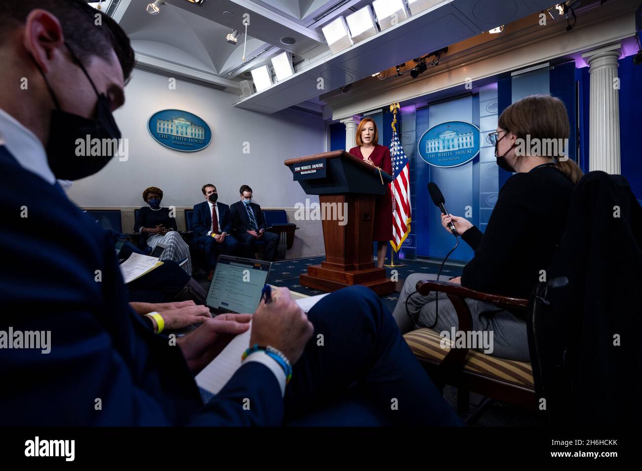 Washington, États-Unis.15 novembre 2021.Jen Psaki, Attachée de presse de la Maison Blanche, prend la parole lors d'un point de presse dans la salle de presse de la Maison Blanche.Crédit : SOPA Images Limited/Alamy Live News Banque D'Images