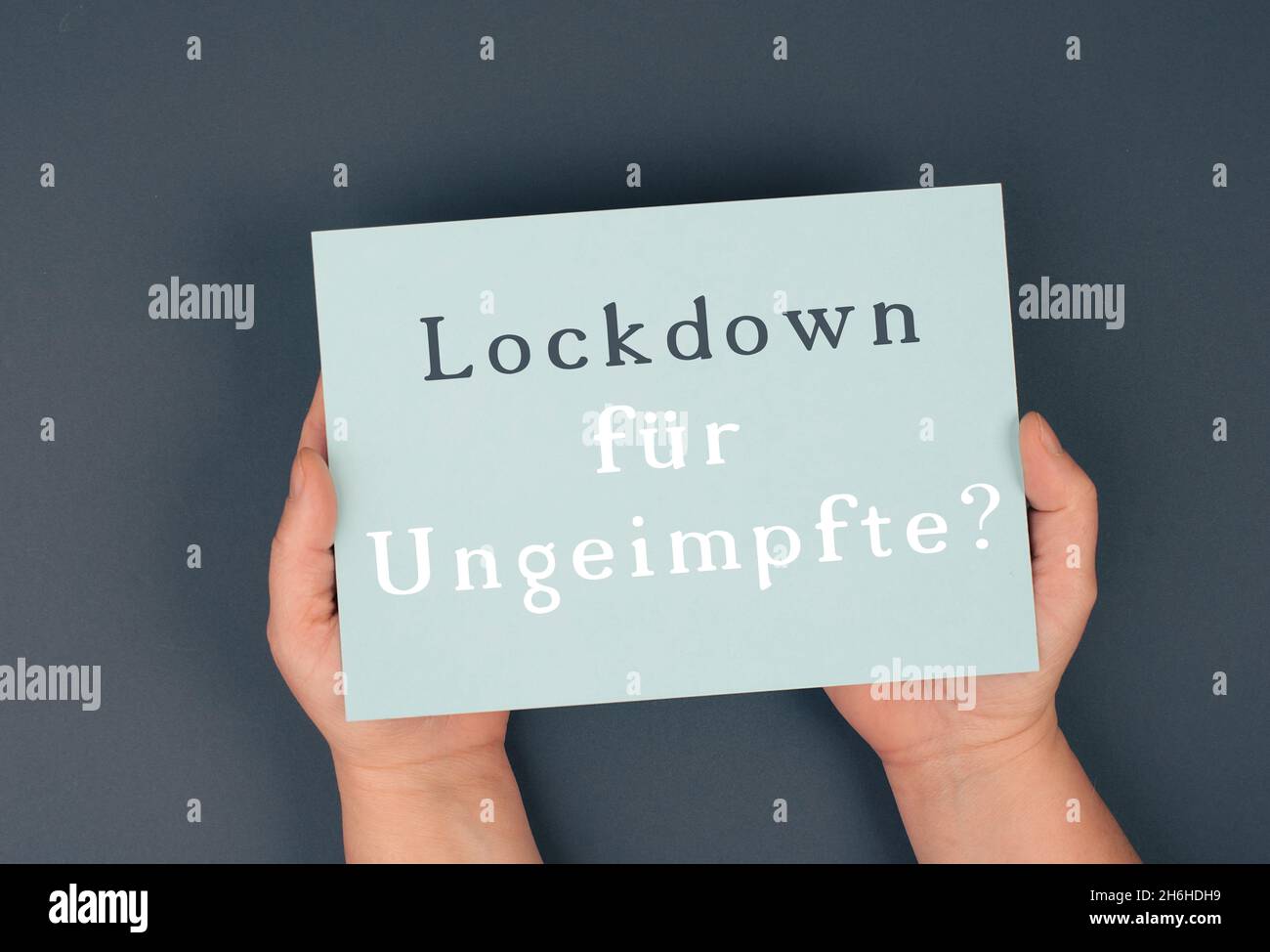 LockDown for non vacciné est debout en langue allemande sur le papier, covid-19 règlements, anti-vaccin Banque D'Images