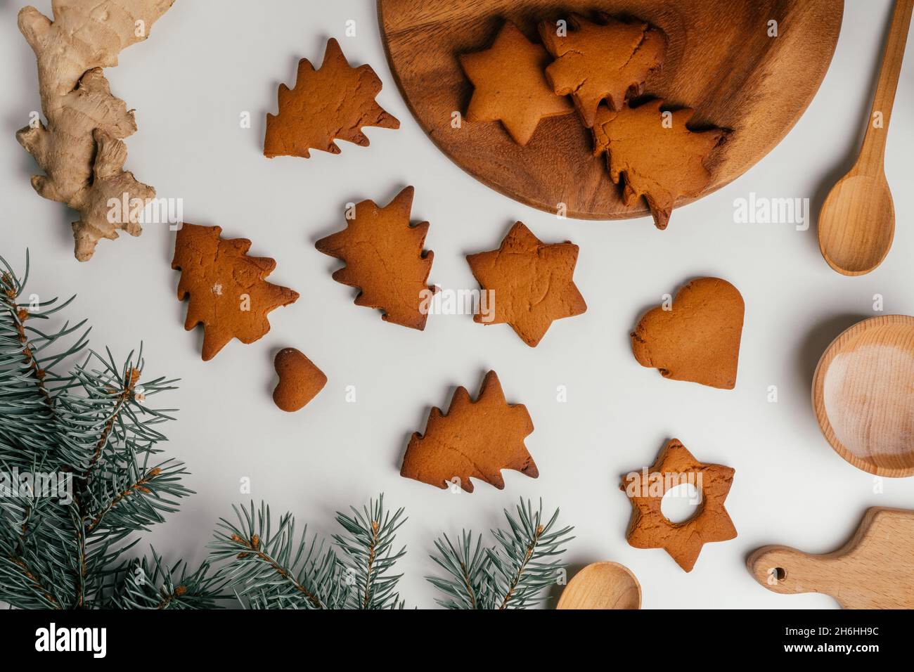 Didacticiel étape par étape sur la cuisson des biscuits de pain d'épice de Noël.Étape 13: Cuire au four pendant environ 15 minutes à 360 degrés Fahrenheit ou 180 degrés Celsius .Vue de dessus Banque D'Images