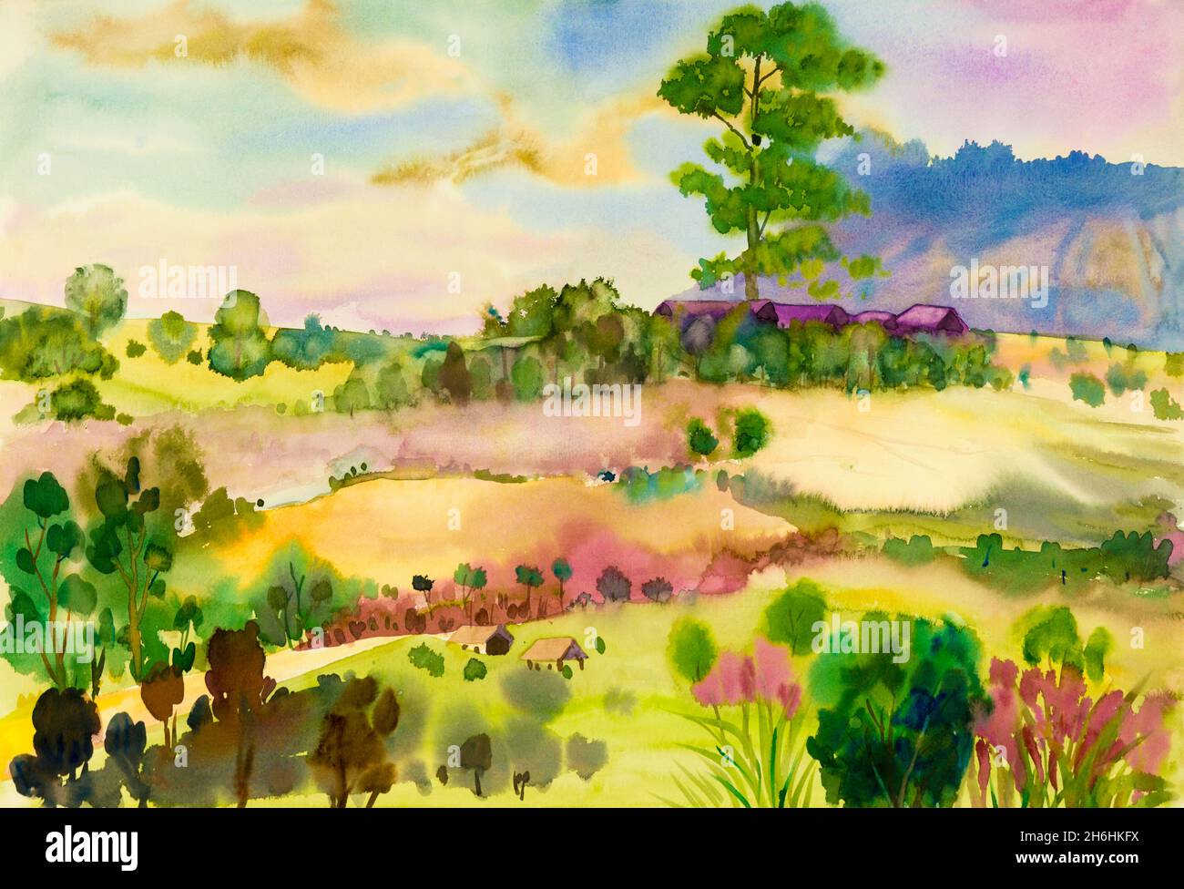 Paysage d'aquarelle peinture originale colorée de montagne et de champ de riz avec maison en bois cottage pays dans ciel nuage fond Banque D'Images