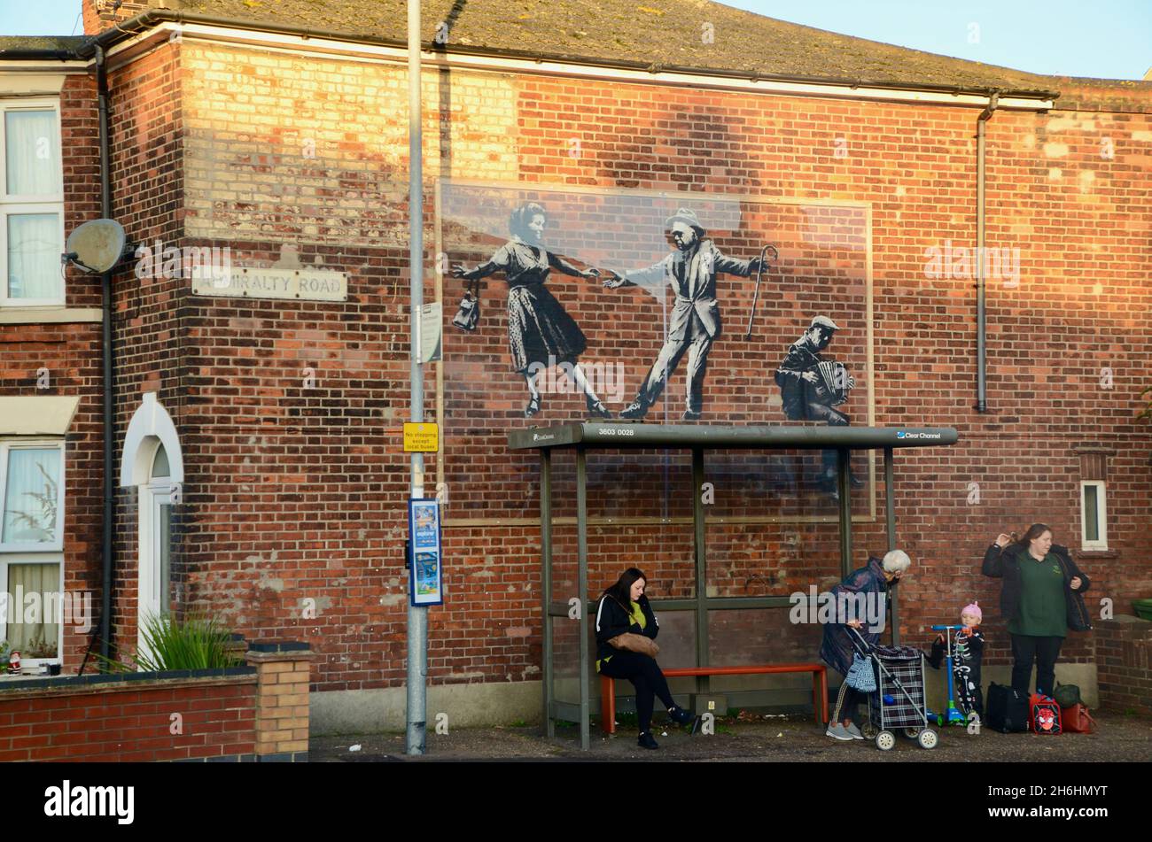 Grande Spraycation britannique; graffiti banksy art sur la route admiralty Great yarmouth norfolk sur le côté de la maison Banque D'Images