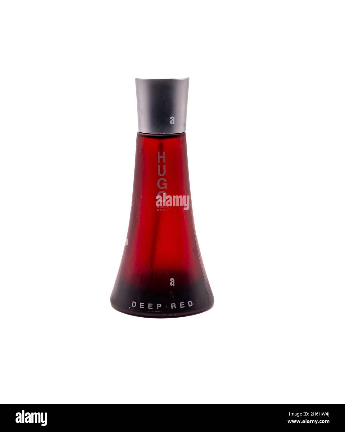 Norwich, Norfolk, Royaume-Uni – novembre 2014.Hugo Boss Deep Red parfum  pour les femmes coupé isolé sur un fond blanc Uni Photo Stock - Alamy