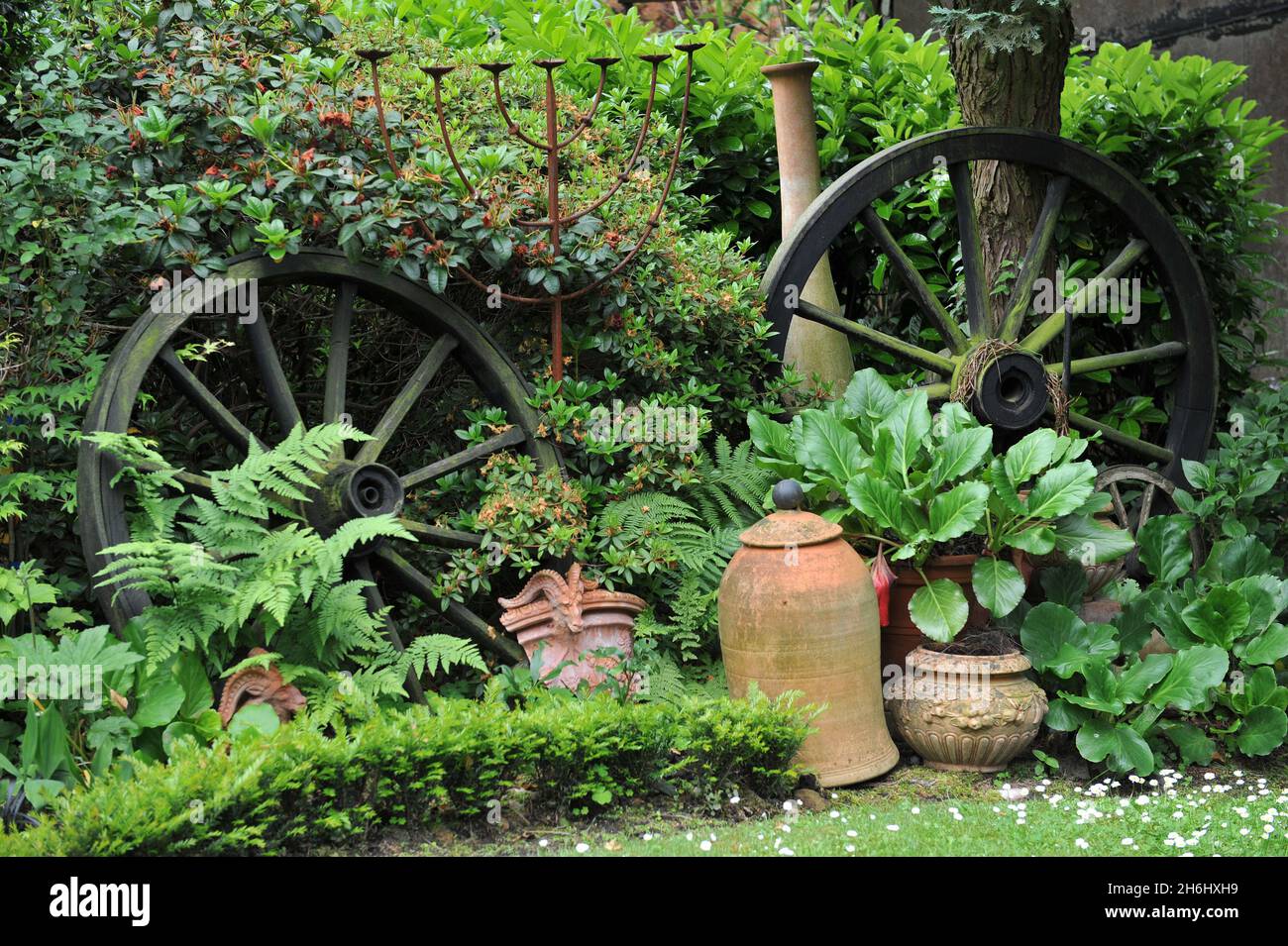 SOLINGEN, ALLEMAGNE - 15 JUIN 2013 : décoration du jardin allemand Ulbrich en juin Banque D'Images