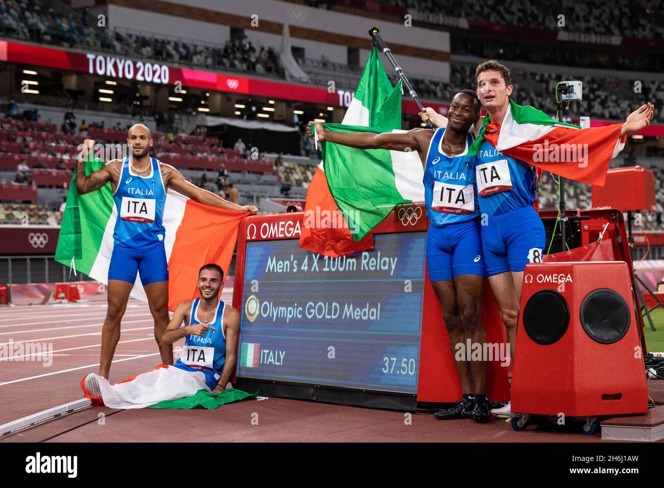 L'équipe italienne 4x100m remporte l'or olympique aux Jeux Olympiques de Tokyo en 2020. Banque D'Images