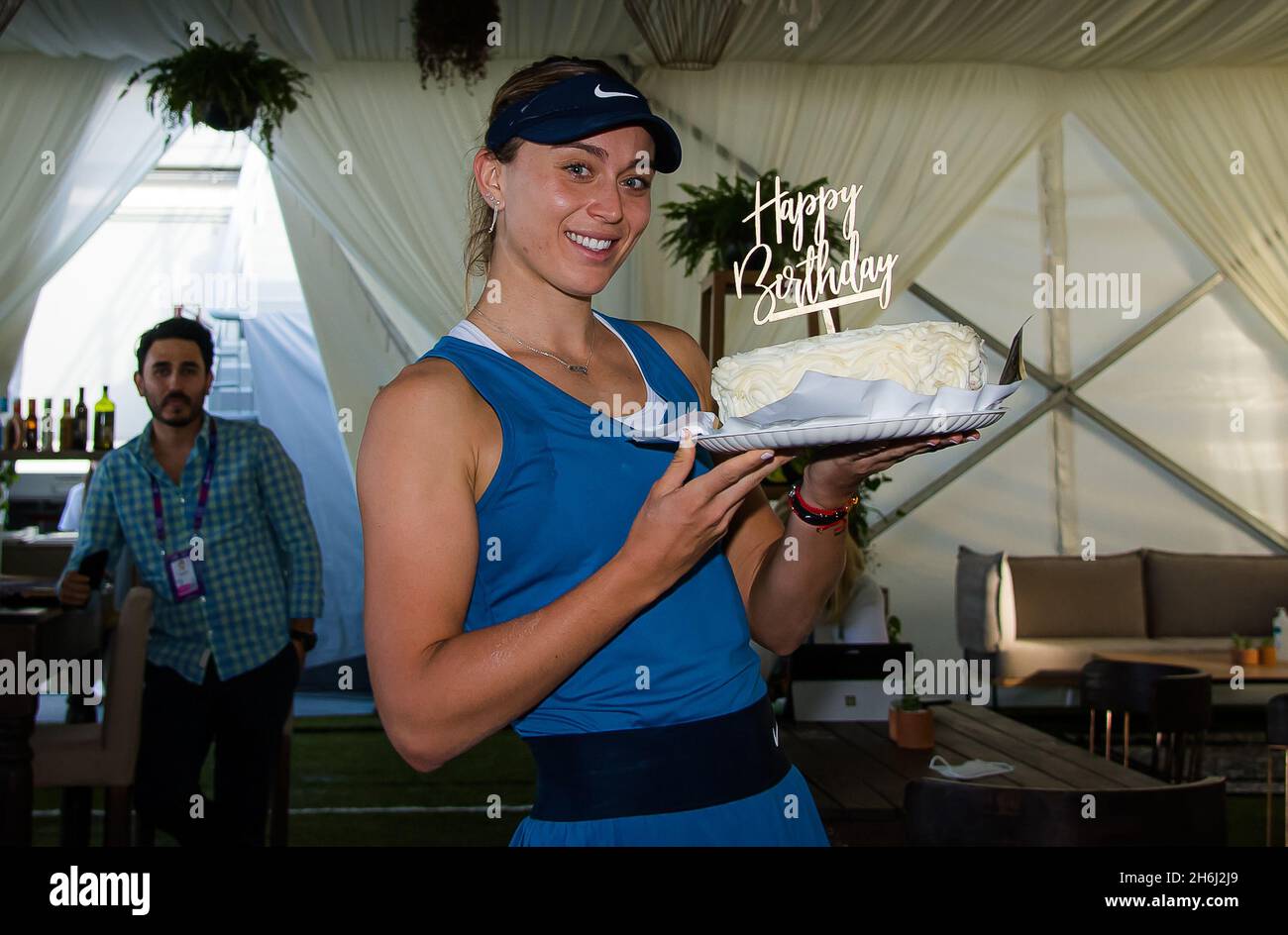 Paula Badosa, d'Espagne, reçoit un gâteau d'anniversaire aux finales de l'Akron WTA 2021 Guadalajara, Masters WTA tennis Tournament le 15 novembre 2021 à Guadalajara, Mexique - photo: Rob Prange/DPPI/LiveMedia Banque D'Images