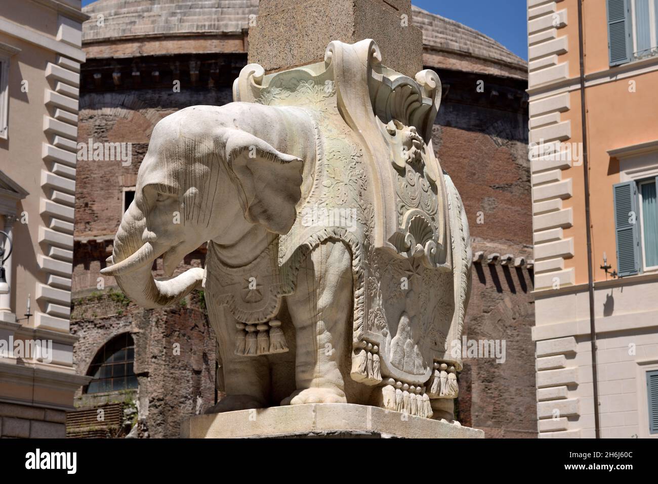 Italie, Rome, Piazza della Minerva, éléphant de Bernini et obélisque appelé Pulcino della Minerva Banque D'Images