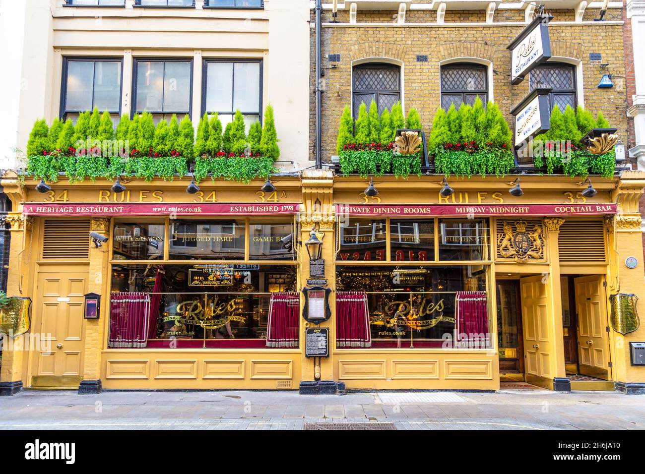 Extérieur du restaurant Rules connu comme le plus ancien restaurant de Londres, Maiden Lane, Londres, Royaume-Uni Banque D'Images
