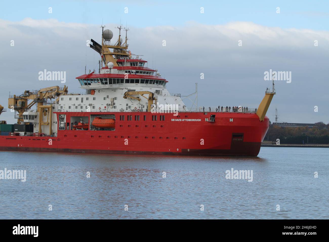 Harwich, Royaume-Uni.16 novembre 2021.Le RRS Sir David Attenborough, un navire de recherche polaire pour le British Antarctic Survey, part de Harwich lors de son premier voyage en Antarctique.Crédit : Eastern Views/Alamy Live News Banque D'Images