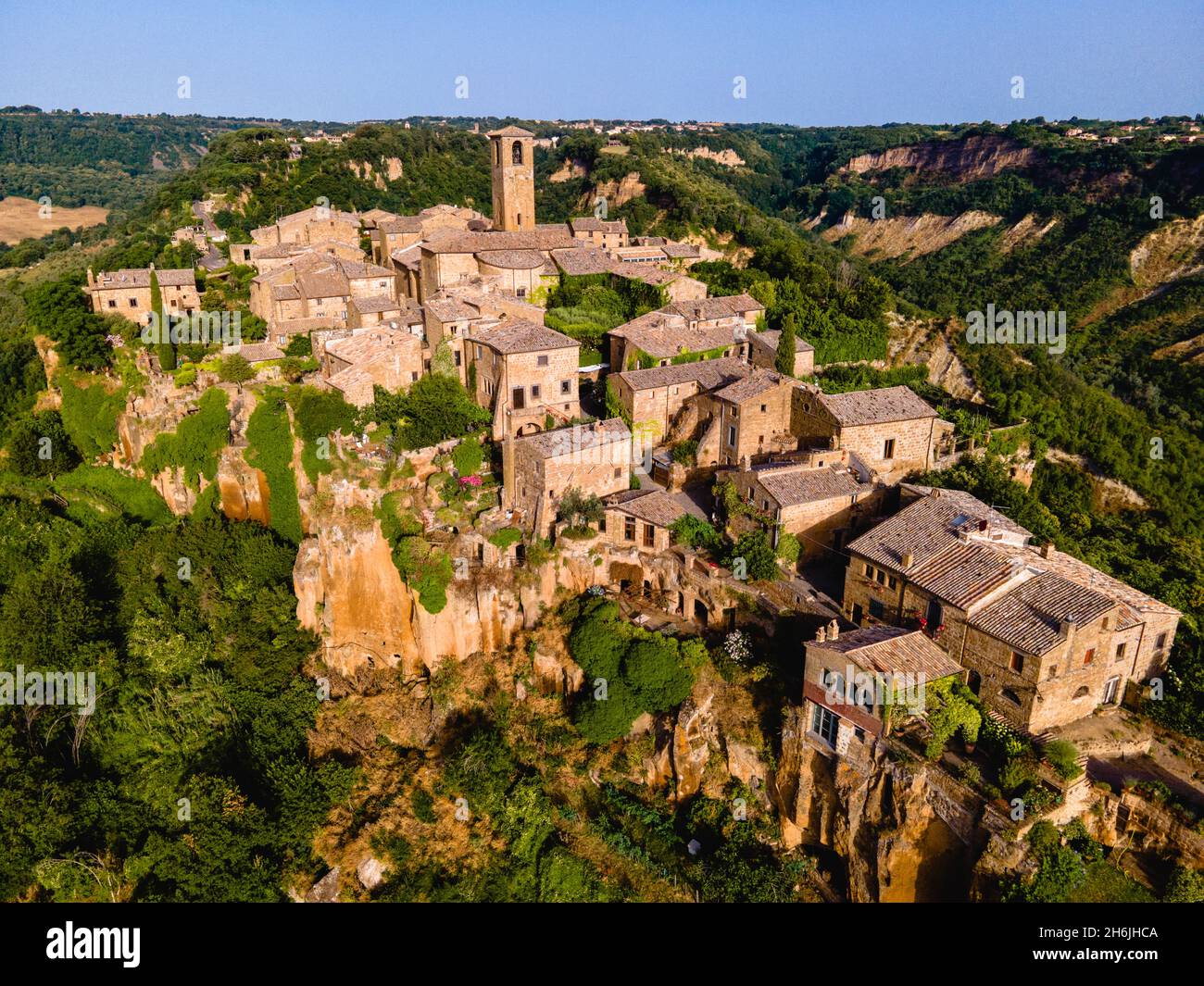 Vue aérienne de Civita di Bagnoregio, la ville mourante, Latium, Italie, Europe Banque D'Images