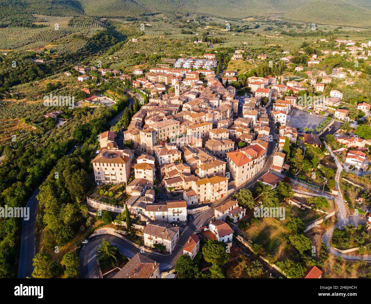 Vue aérienne du village de Montecchio au coucher du soleil, Ombrie, Italie, Europe Banque D'Images
