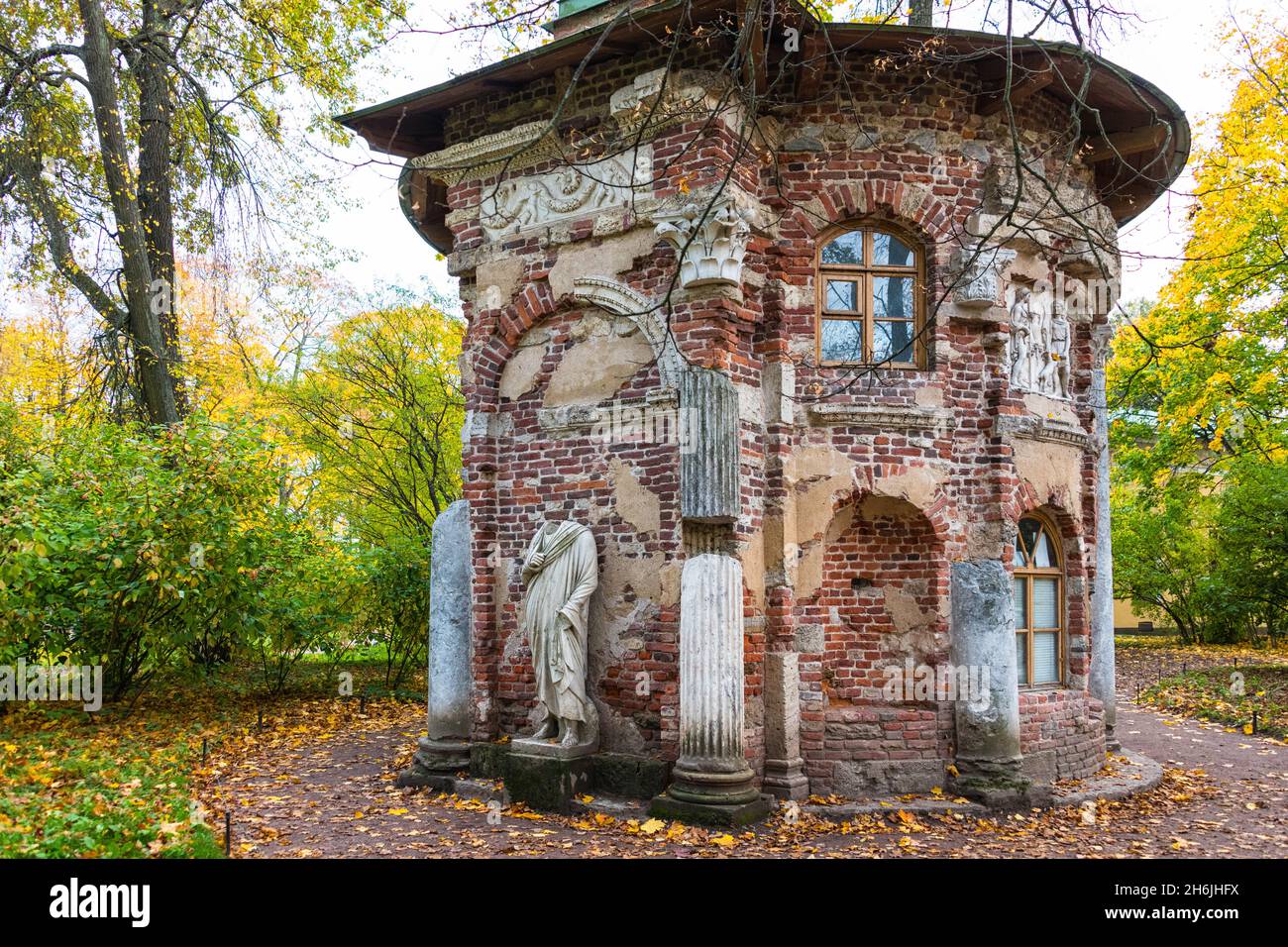 Le pavillon de la ruine de la cuisine par Giacomo Quarenghi dans le Parc Catherine, Pouchkine (Tsarskoye Selo, près de Saint-Pétersbourg, Russie, Europe Banque D'Images